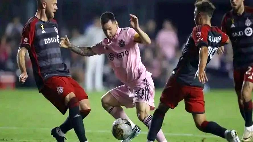 梅西强势横扫浓眉晋级半决赛，状态火热！！-平博体育